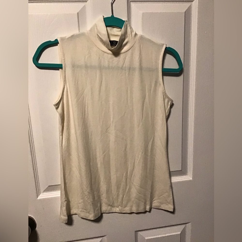 NWOT!  G by Giuliana Cream Sleeveless Top
